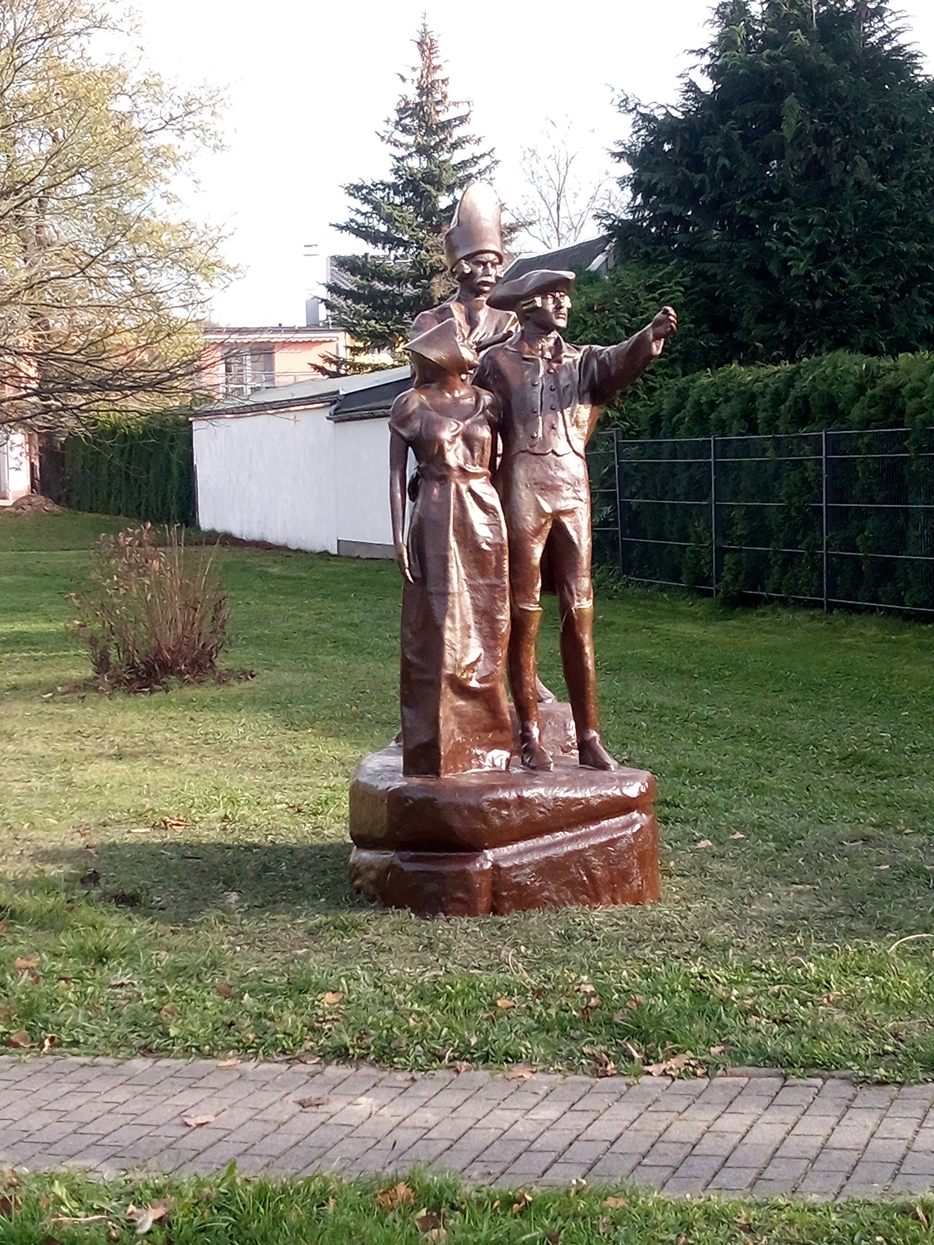 Bronze-Skulptur im Park am Zittauer Platz